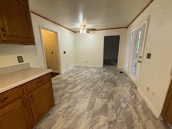 4th image of 1025 Singing Springs Rd