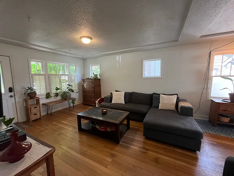 3311 G St — Photo 3