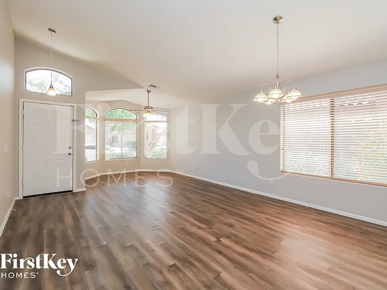 29882 N Broken Shale Dr — Photo 2