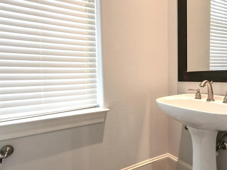 2037 Fannin Sta N — Photo 25