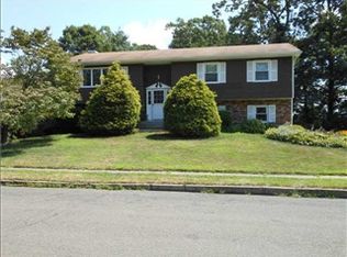 134 Gatto Ln, Pearl River, NY