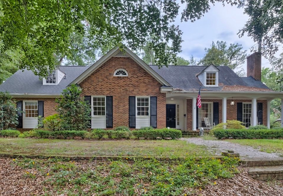 Large lot close to town! 
