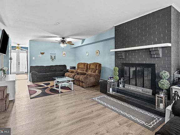 2nd image of 2105 Walnut Ridge Est