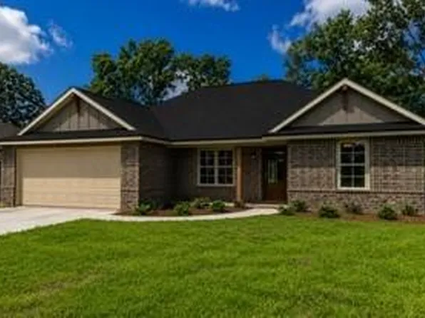 807 W State St, Madisonville, TX 77864