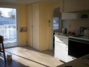4th image of 321 E Grout St