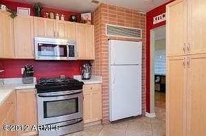 4th image of 3001 E Whitton Ave