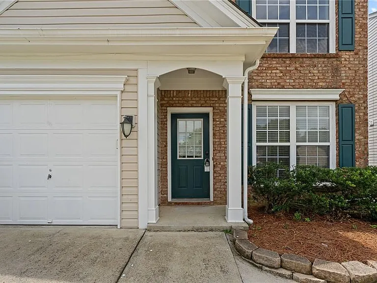 2704 Regent Walk Dr — Photo 2