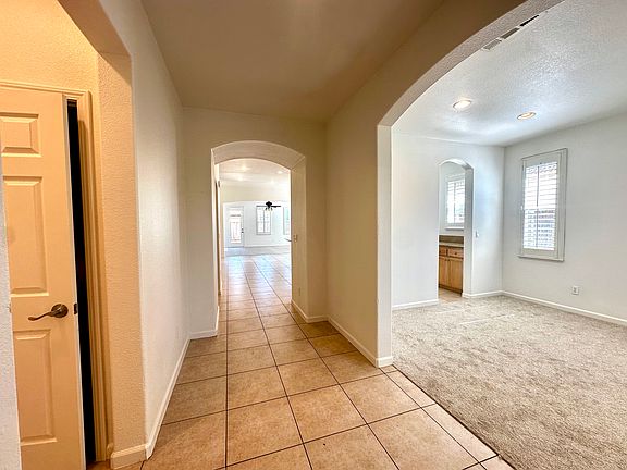 5th image of 230 Hearthstone Cir