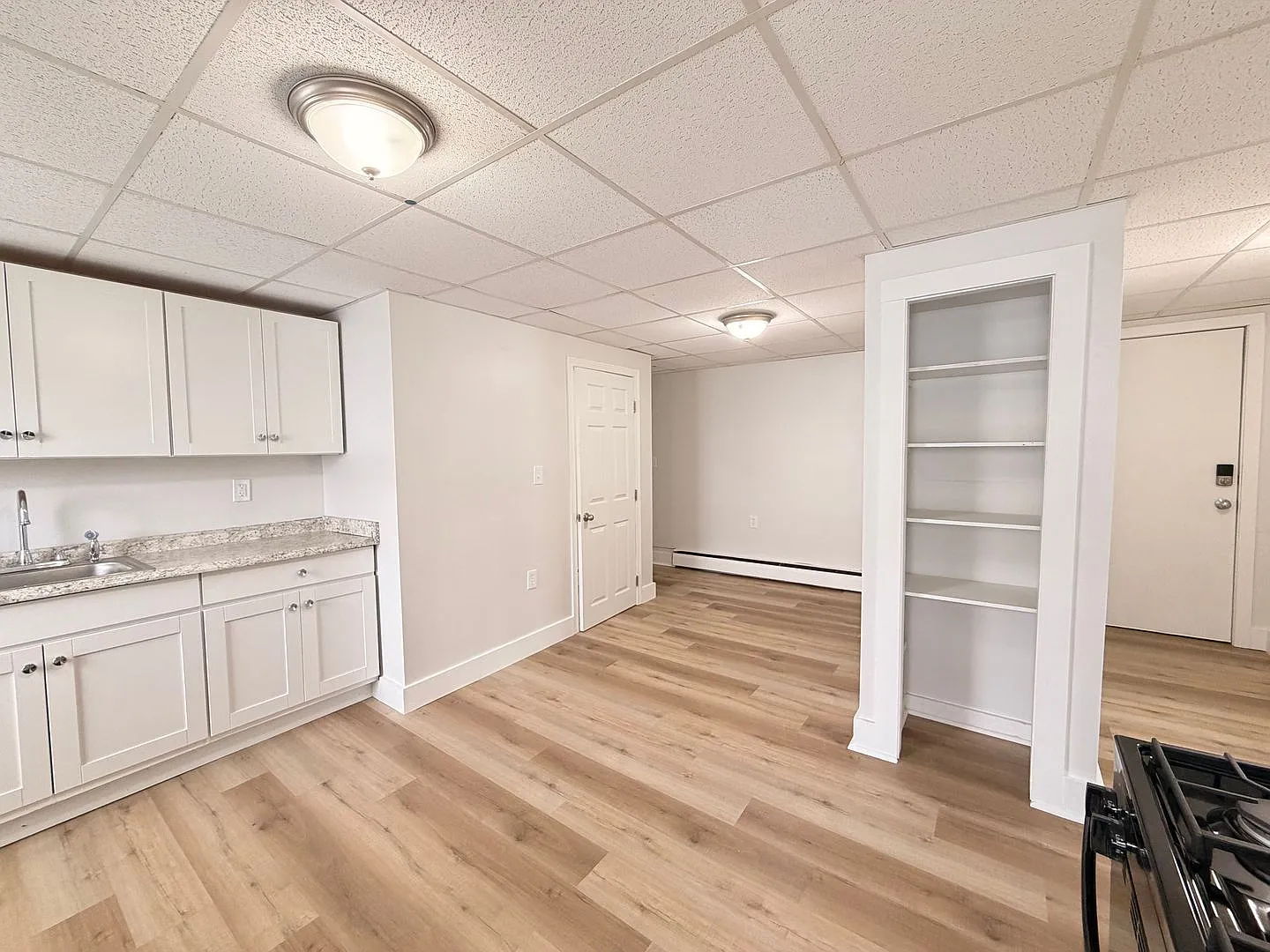 2 bed, 1.0 bath, 573 sqft, $1,650 — Photo 2