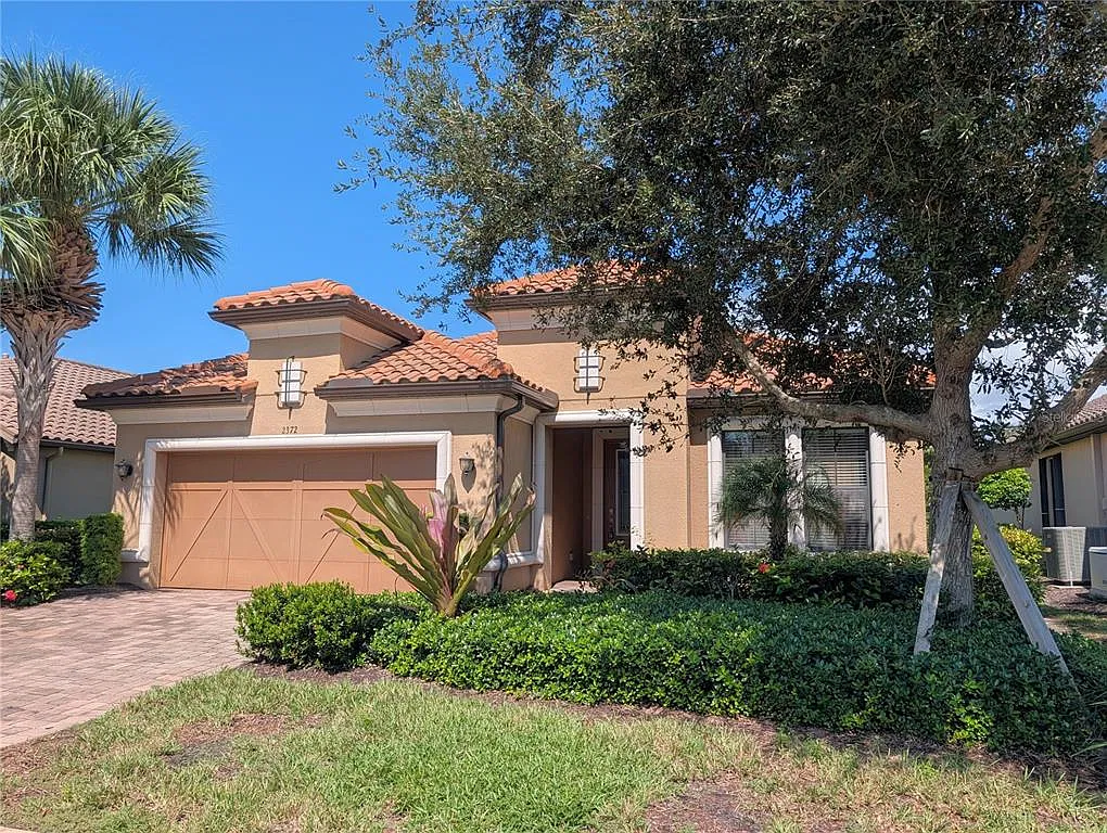 3 bed, 3.0 bath, 2270 sqft, $6,000 — Photo 1