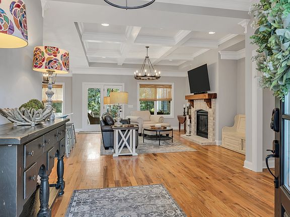 5th image of 304 Monkshill Ct