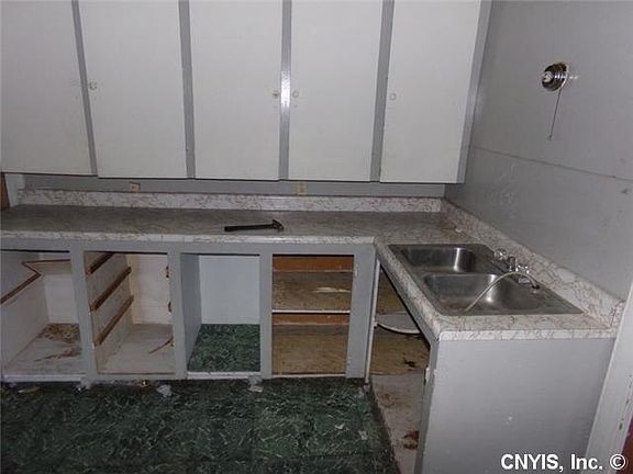 4th image of 109 Steuben St