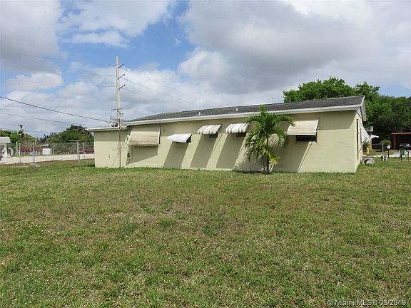 4th image of 4821 SW 44th Ave