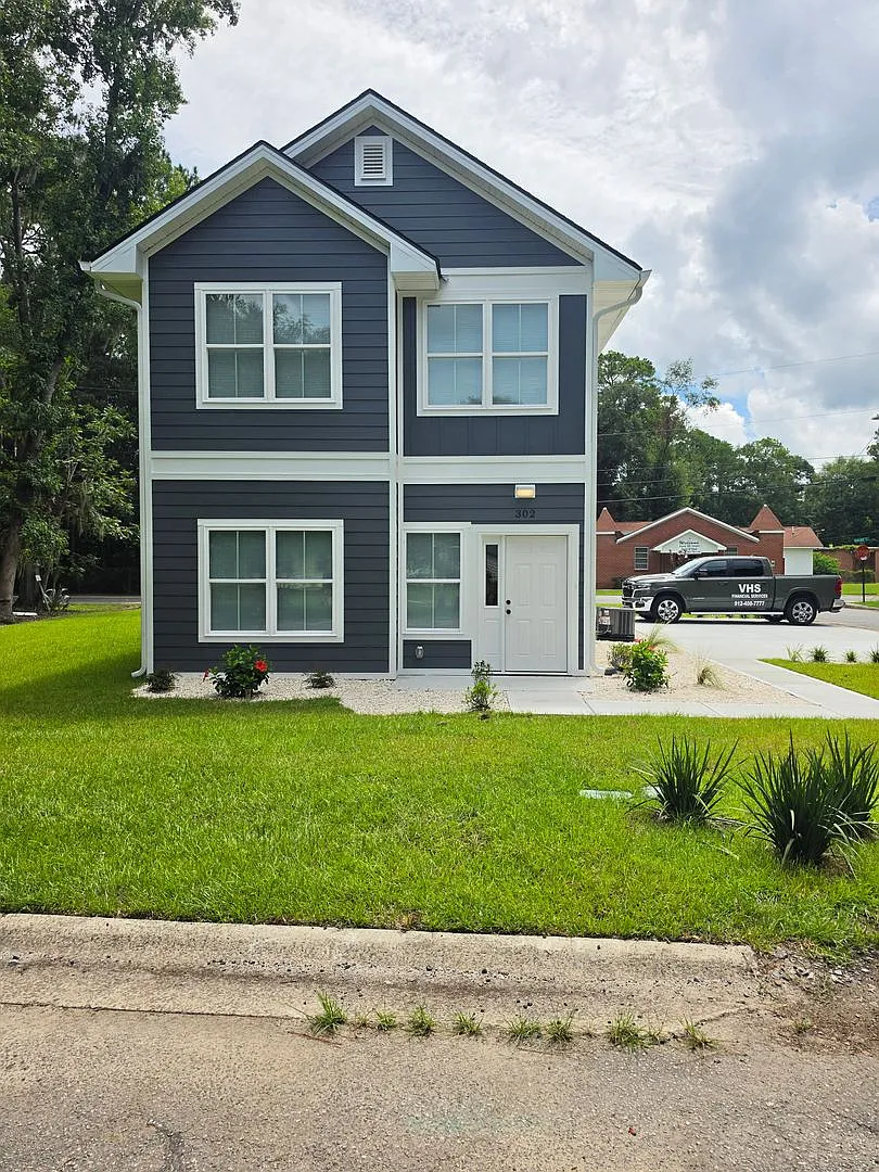Charming 3 bed, 1.5 bath — Photo 1