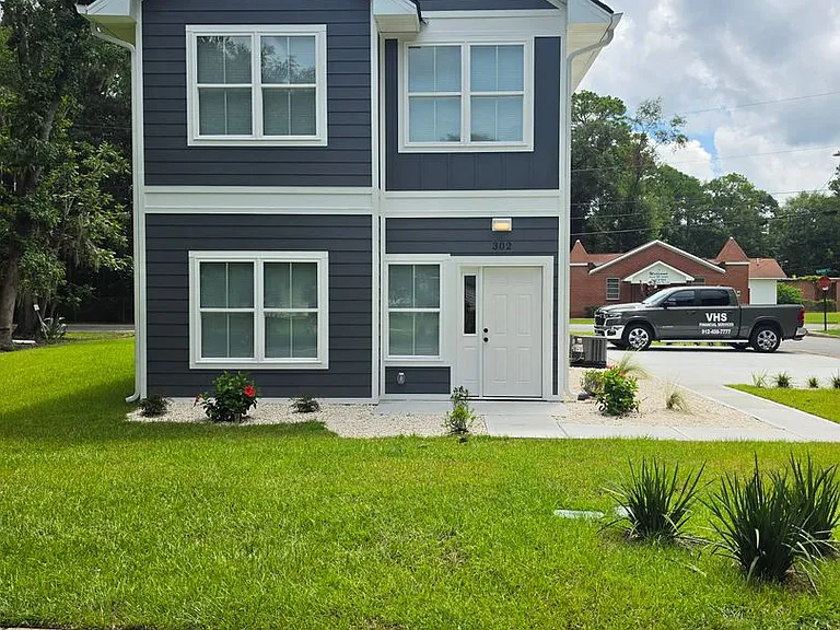 302 Thomas St — Photo 1