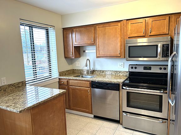 Fully equip Kitchen 
Stainless Range, vented microwave, dishwasher, large fridge w/ water & ice, and heavy duty Garbage Disposal - Eat at granite island