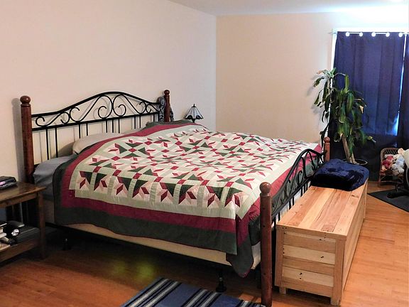 Large Master Bedroom with En-suite and Walk-in Closet.