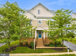 22425 Aging Oak Dr, Leesburg, VA 20175