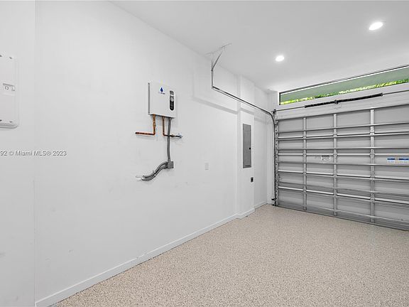 4th image of 2918 Jackson Ave #2918