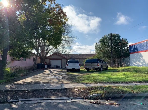 123A Circuit Dr, Roseville, CA 95678