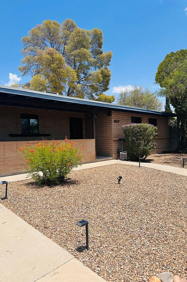 Beautiful and Pristine Condition - 3 bed 2 Bath - Close to Davis Monthan Air Force Base — Photo 1