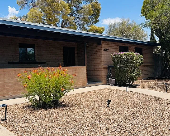 7221 E Brooks Dr — Photo 1
