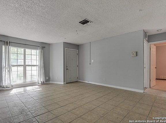 5th image of 919 Saddlebrook Dr