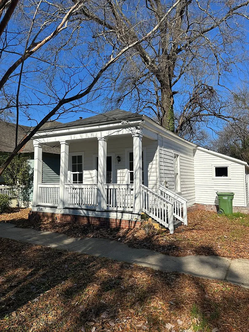 One Bedroom, One Bath Home for Rent — Photo 3