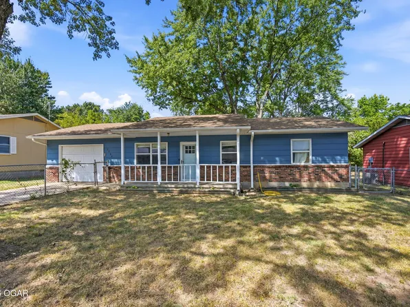 1802 S Garland Douglas Dr, Neosho, MO 64850