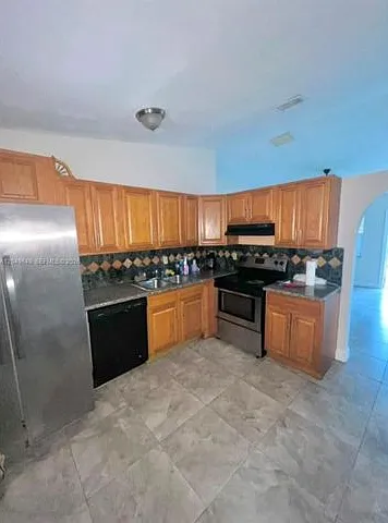 2201 Scott St — Photo 8