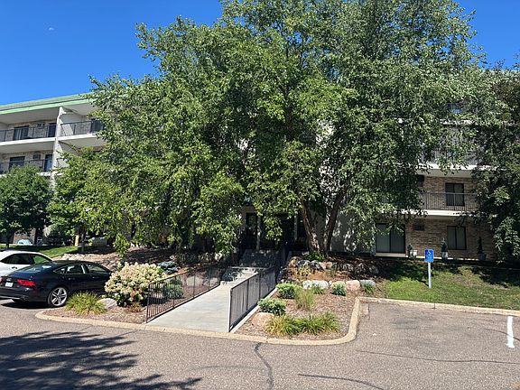 2nd image of 10521 Cedar Lake Rd APT 411