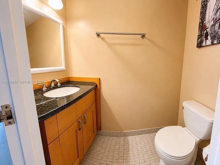 1000 Parkview Dr #505 — Photo 9