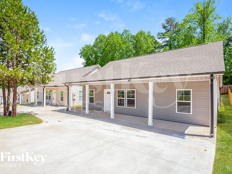 5101 Tuckaseegee Rd — Photo 2