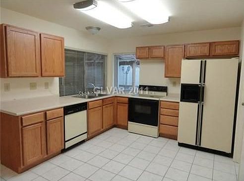 3rd image of 2716 Yardley St
