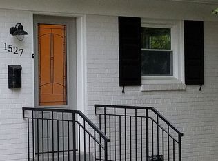 1527 Maurice Dr, Woodbridge, VA 22191