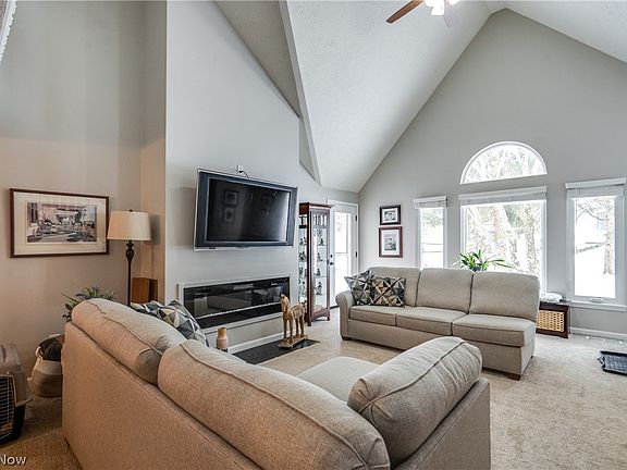 5th image of 3984 Palace Way