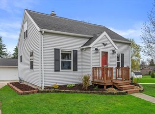 213 Fond Du Lac St, Mount Calvary, WI 53057