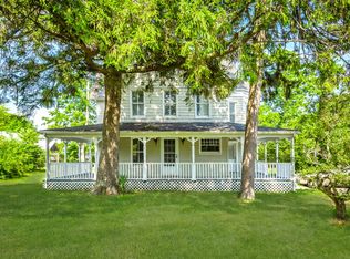 41 Ponquogue Ave, Hampton Bays, NY 11946
