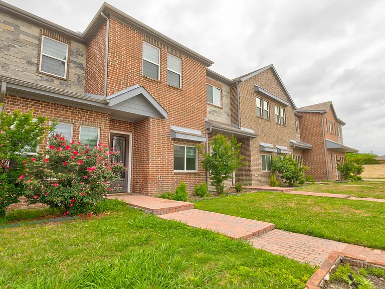 6043 Rivendell Dr — Photo 2