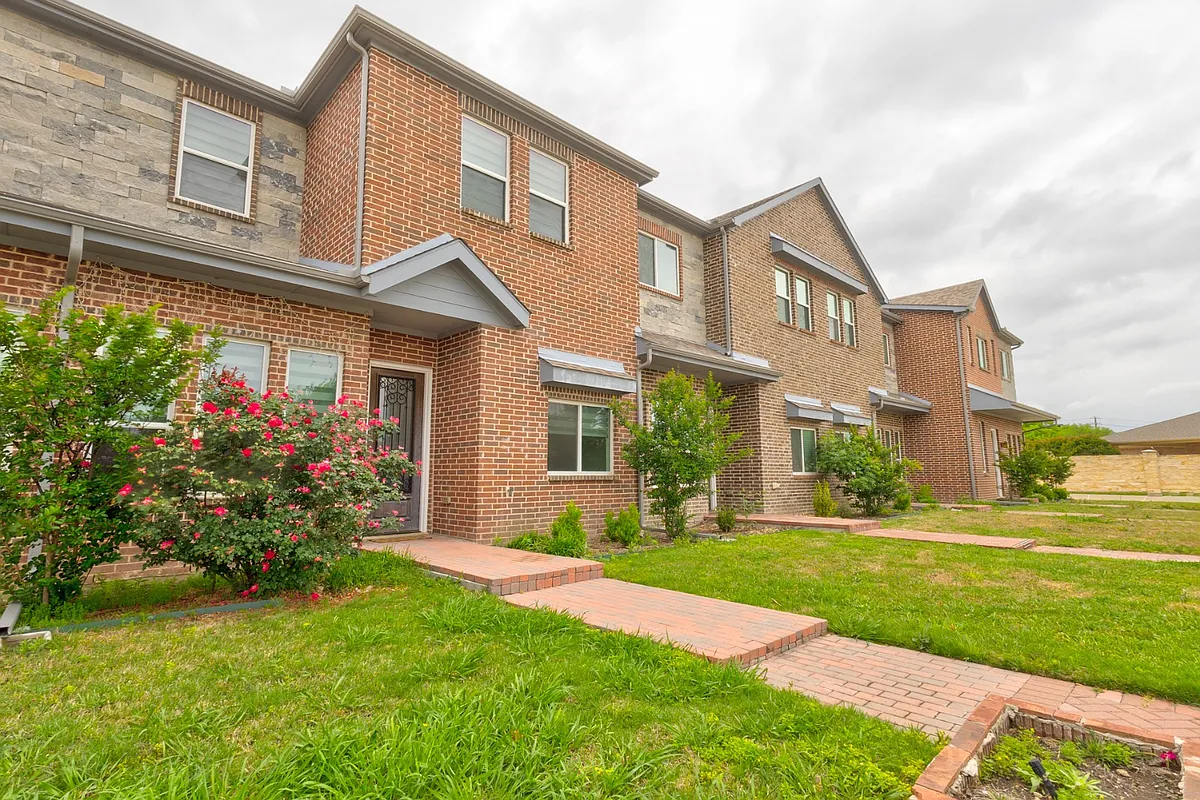 Building Photo - 6043 Rivendell Dr