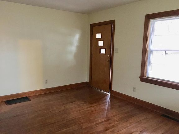 2nd image of 3109 Allen St