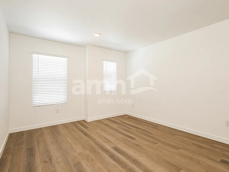 949 Harvey St — Photo 14