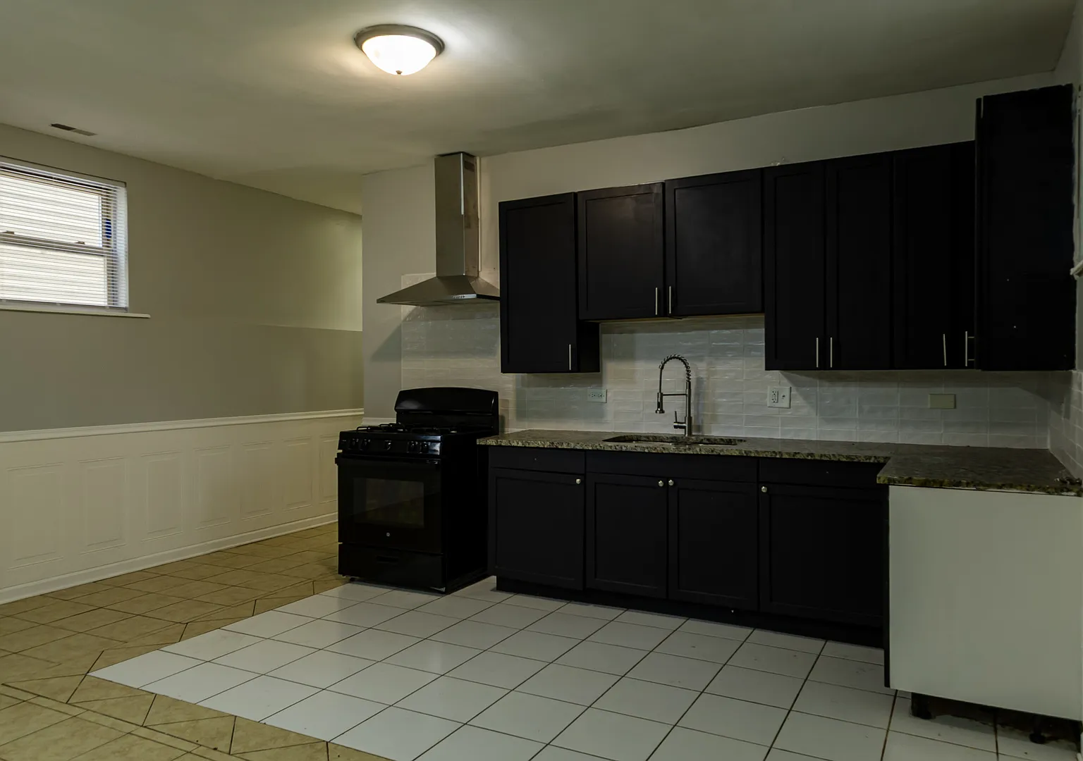 4 bed, 1000 sqft, $1,600 — Photo 2