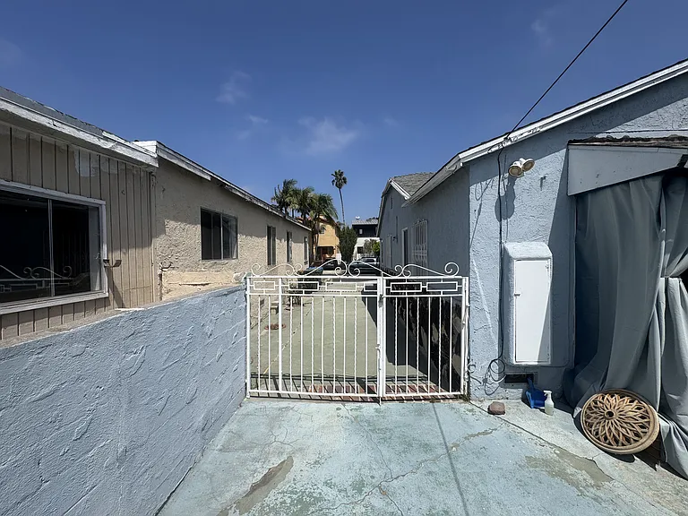 878 Warren Ave — Photo 32