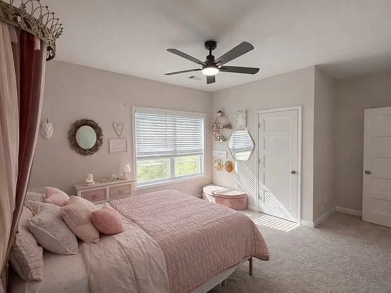 101 Fenwick Manor Dr — Photo 3