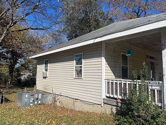 5th image of 323 Monroe St