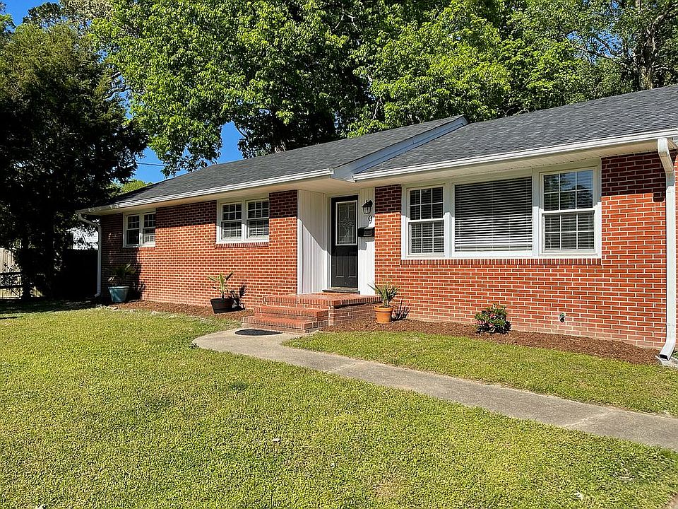 1st image of 9 Bethune Dr