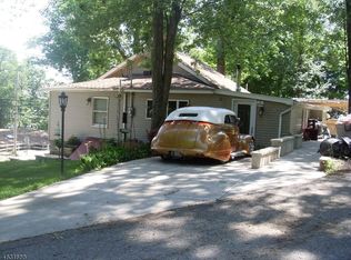 3 Beach Haven Rd, Hewitt, NJ 07421