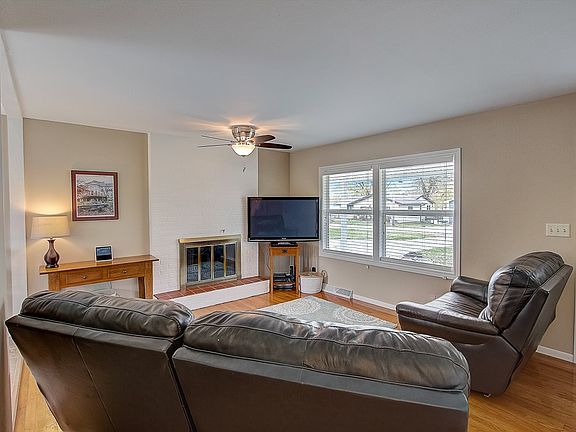 5th image of 609 Lake Wisconsin Dr