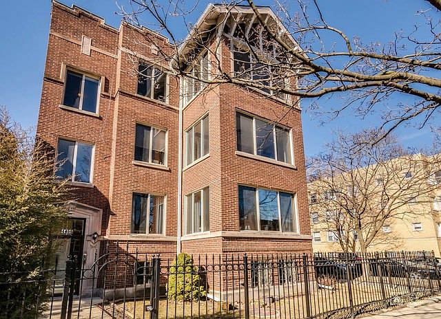 1st image of 4456 N Sawyer Ave #3N